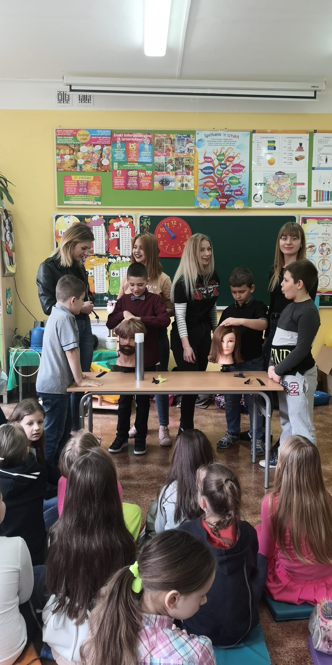 Warsztaty fryzjerskie w kl II a w Szkole Podstawowej im W. Jagiełły.